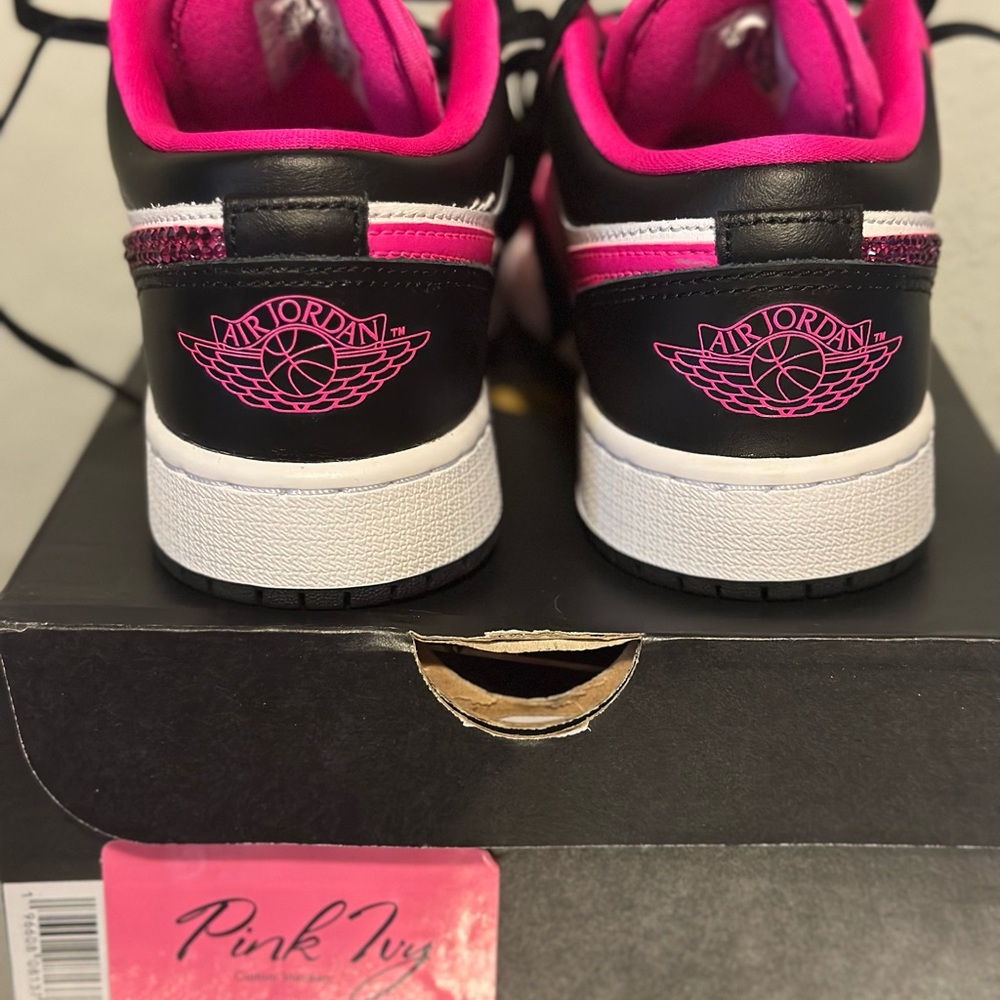 Nike Jordan 1 Low Black and Pink - Picture 7 of 9